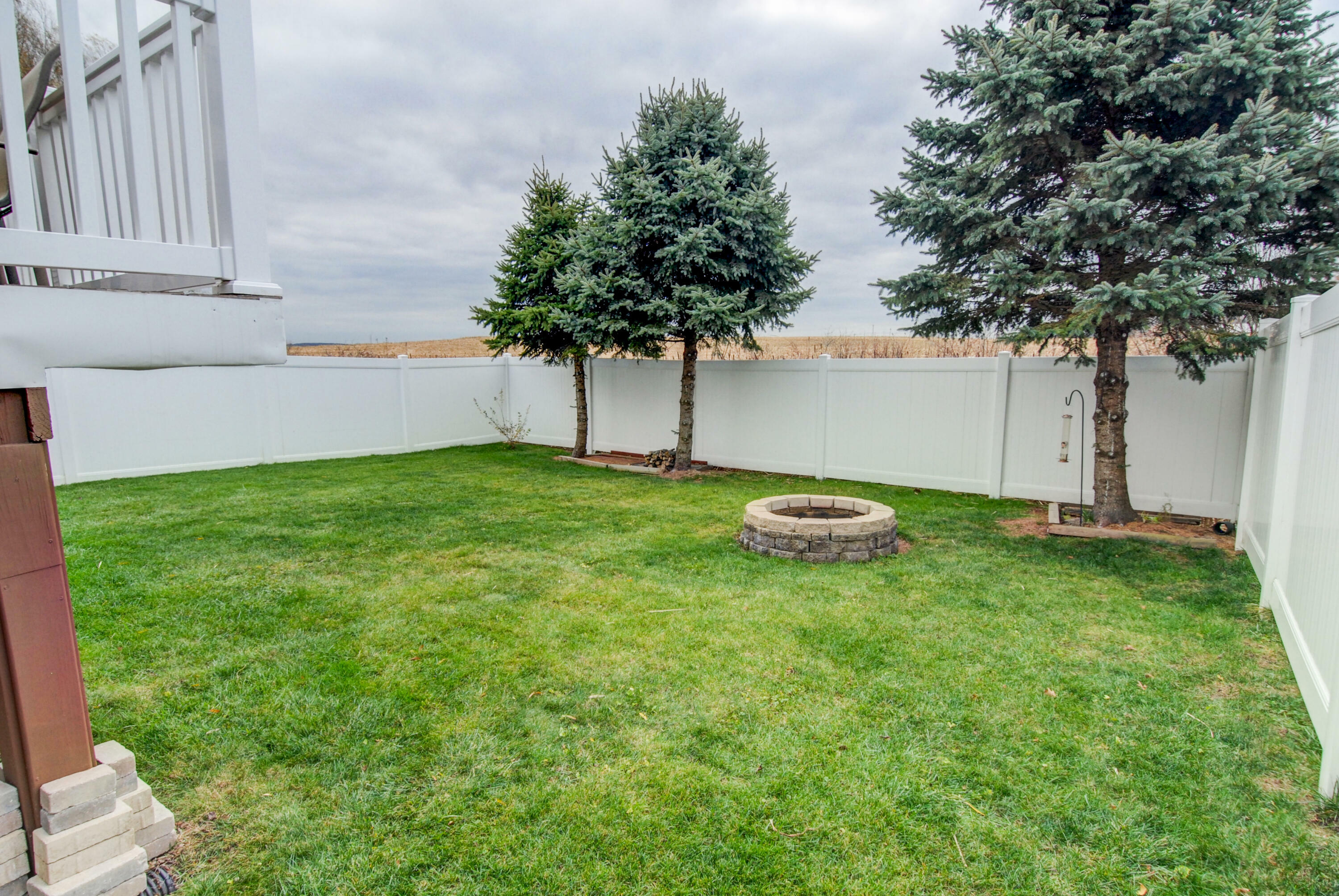 Property Photo:  2513 Deerfield Dr  WI 53090 