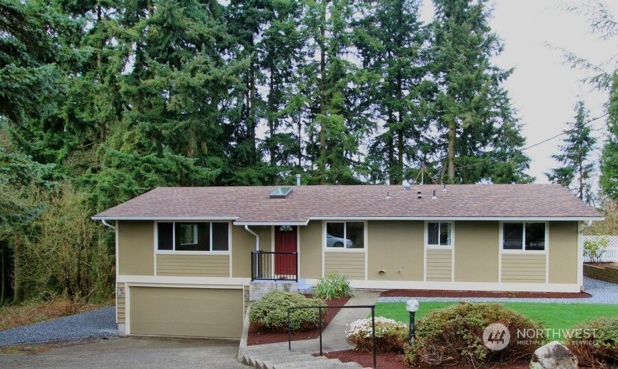 Property Photo:  7129 188th Place SW  WA 98036 
