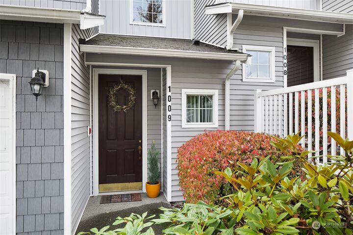 Property Photo:  2951 SE 10th Street 1009  WA 98058 