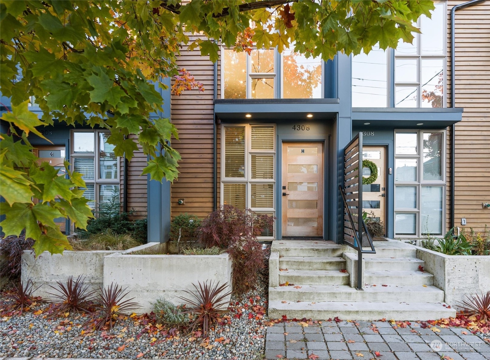 Property Photo: 4308 26th Avenue SW H WA 98106