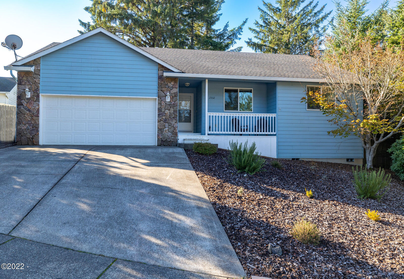 Property Photo: 2532 NE 57th Court OR 97367