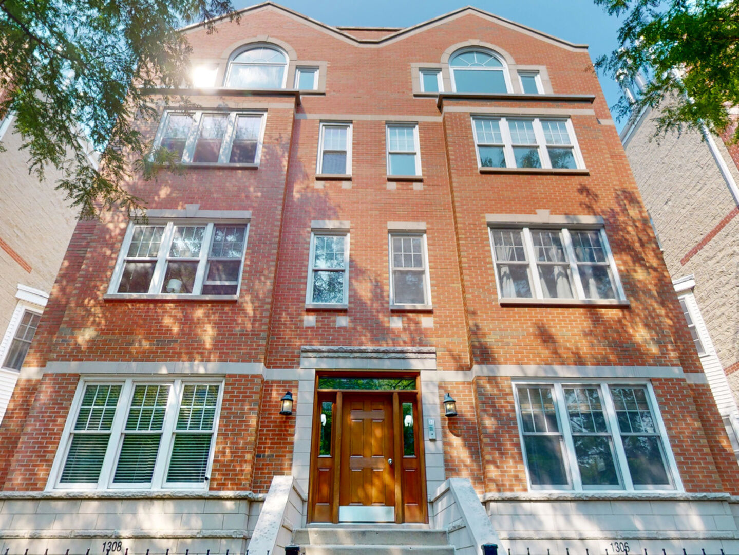 Property Photo:  1306 W Fletcher Street 2E  IL 60657 