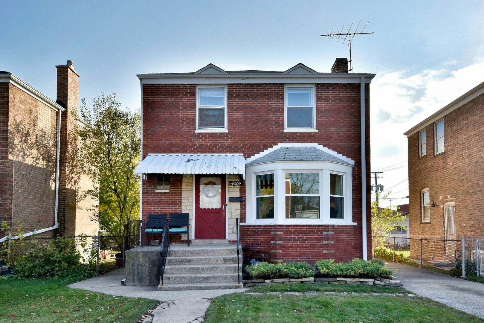 Property Photo:  4004 Gladys Avenue  IL 60104 