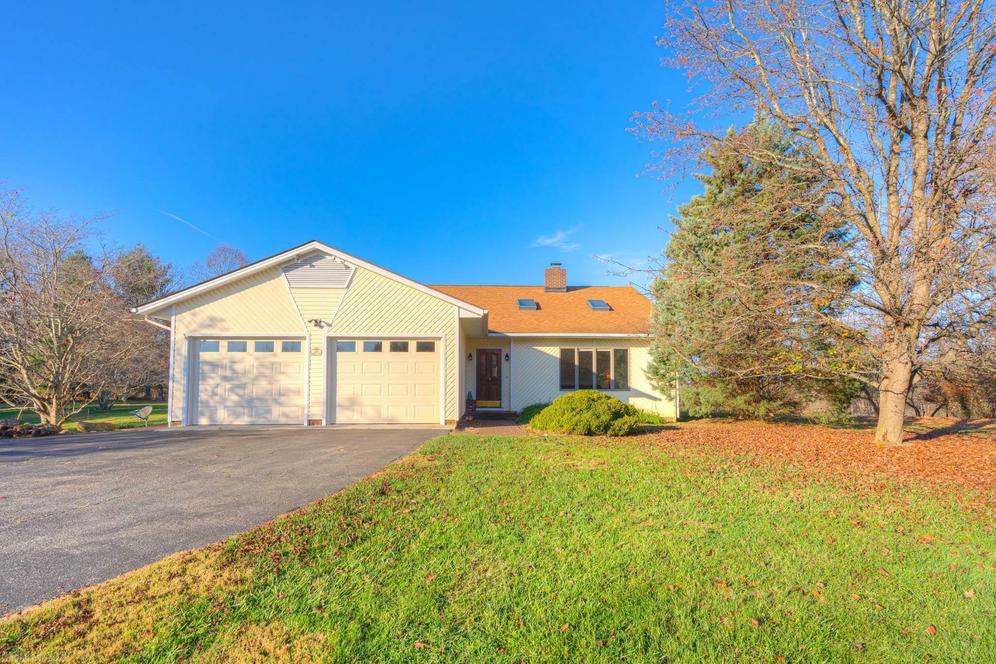 Property Photo:  285 Emerald Boulevard  VA 24073 