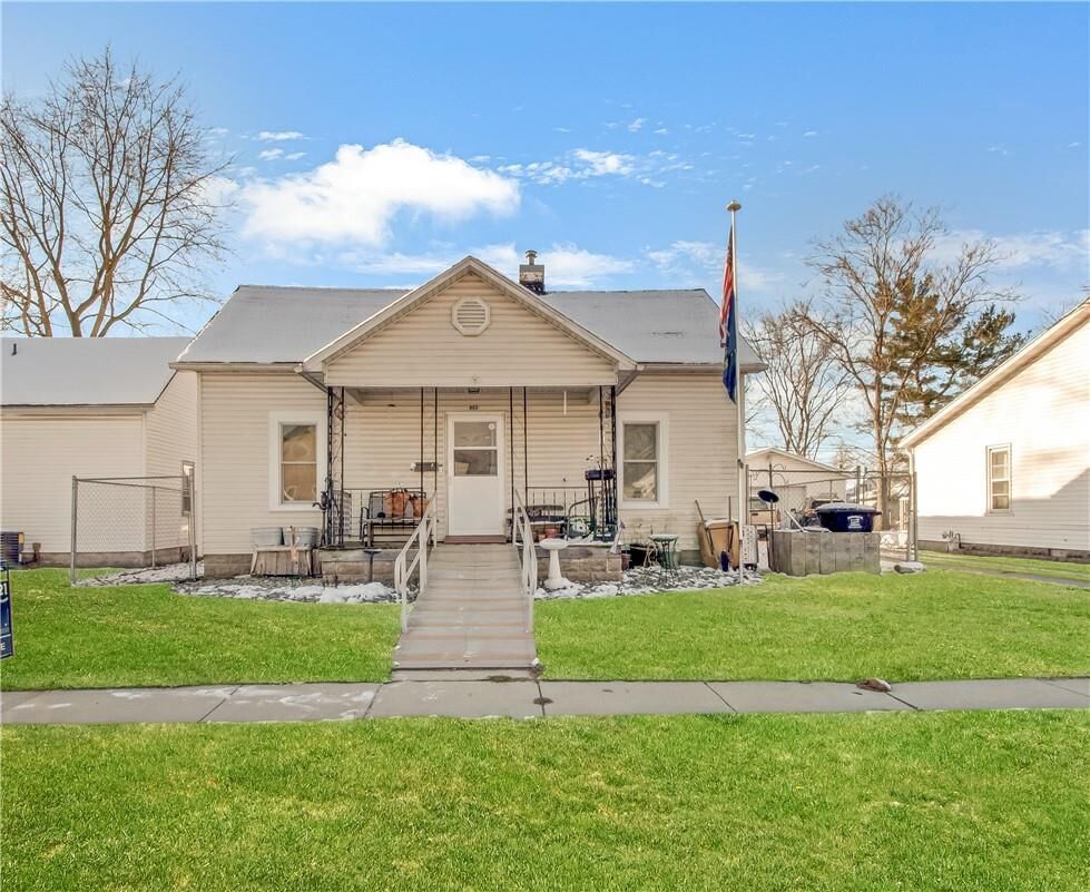 Property Photo:  803 W Richland Avenue  IL 62401 