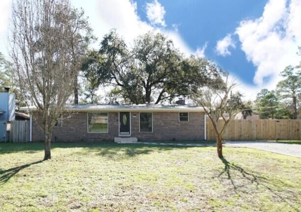 Property Photo:  304 Harding Road Road  FL 32578 