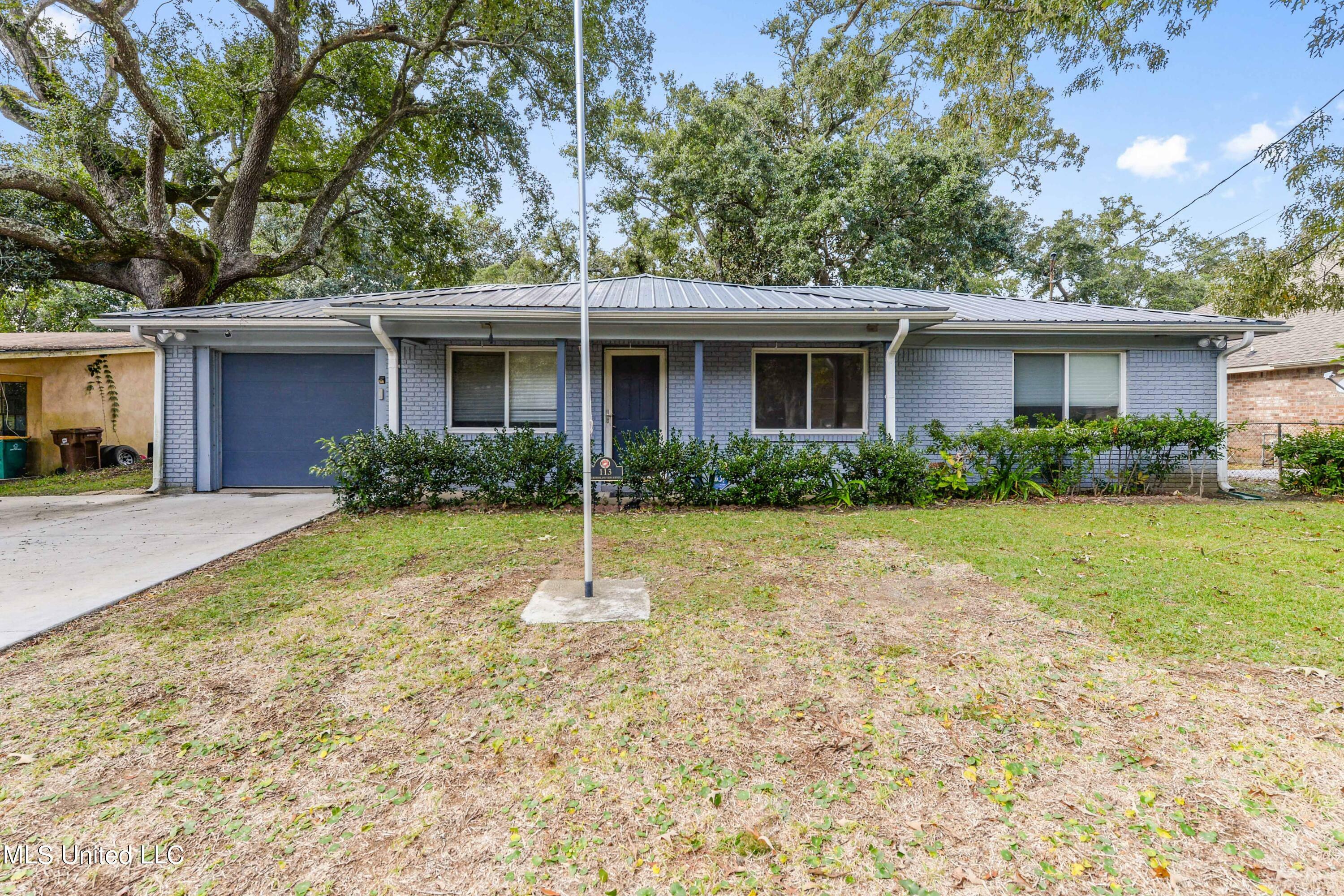 Property Photo:  113 N Island View Avenue  MS 39560 