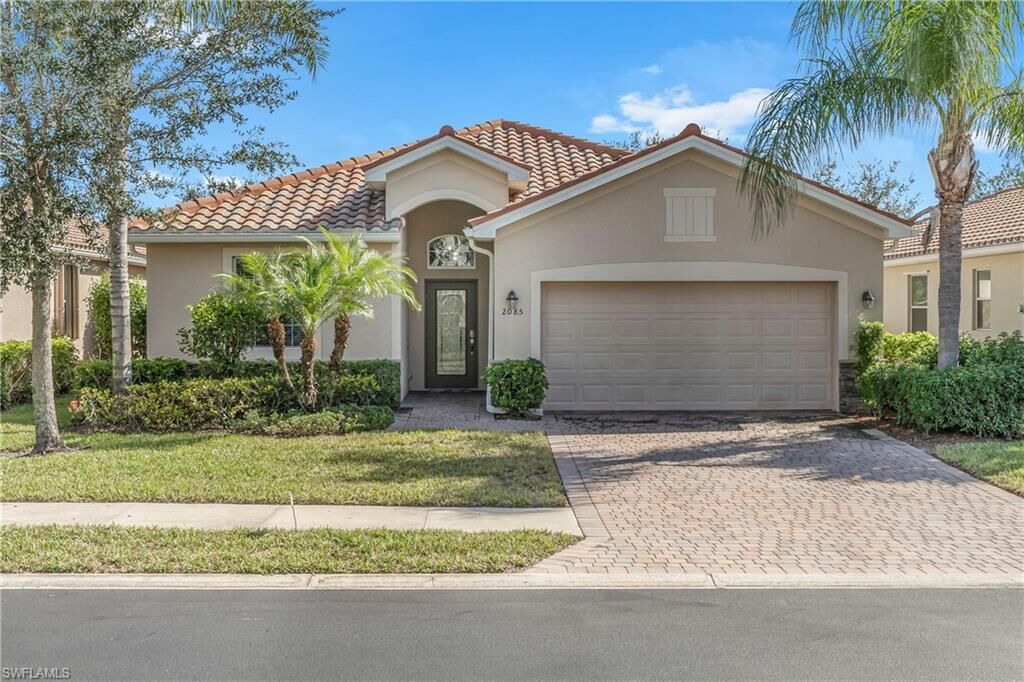 Property Photo: 2085 Fairmont Ln FL 34120