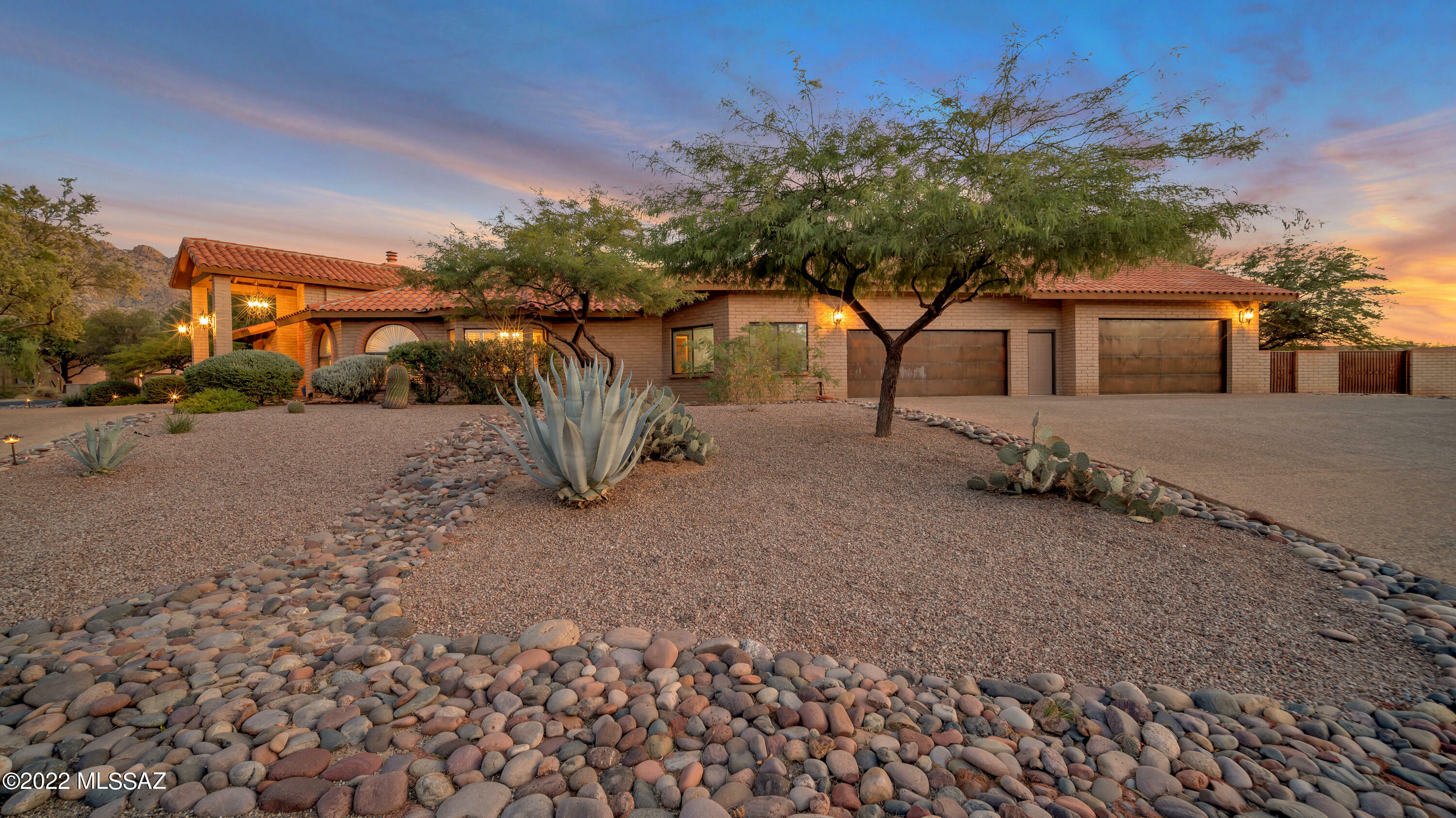 Property Photo:  9645 N Calle Buena Vista  AZ 85737 