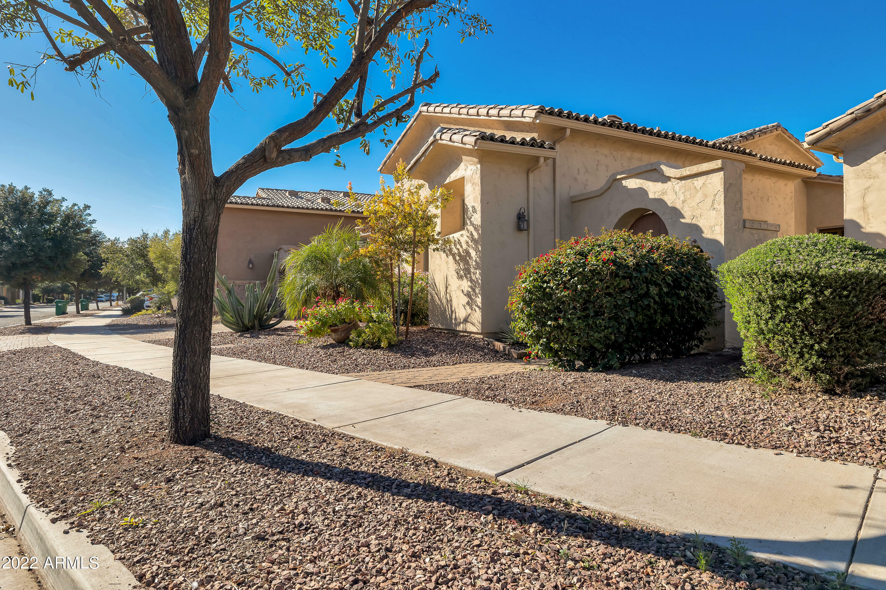 Property Photo:  14563 W Hidden Terrace Loop  AZ 85340 