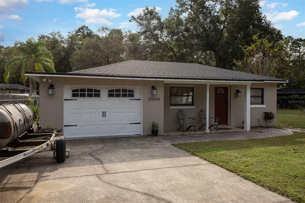 Property Photo: 31044 Oakmont Avenue FL 32776