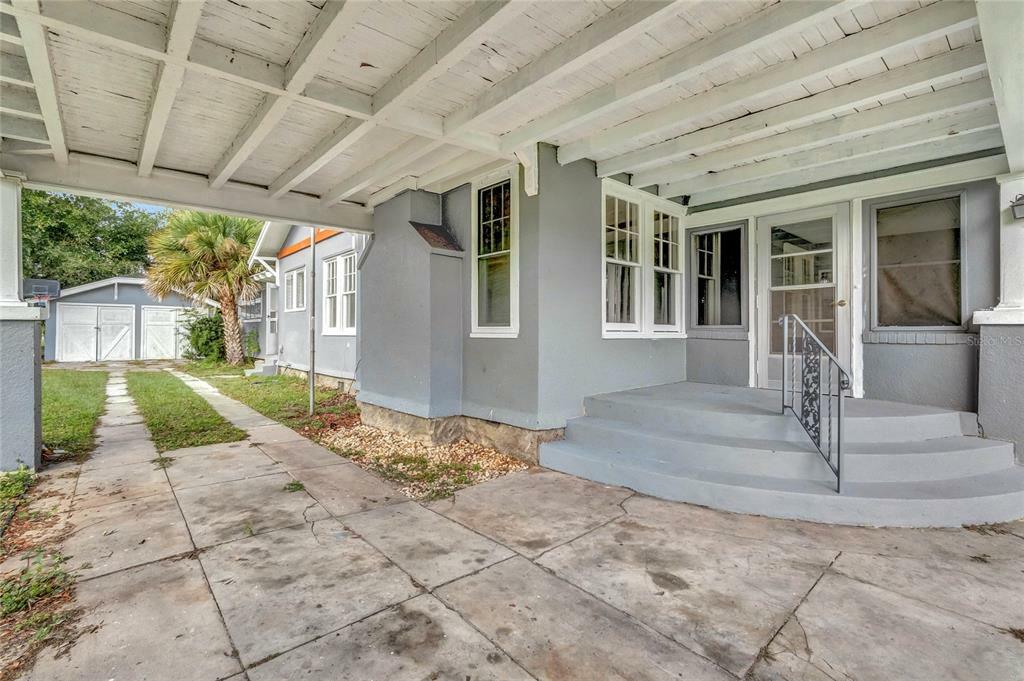 Property Photo:  405 N New Hampshire Avenue  FL 32778 