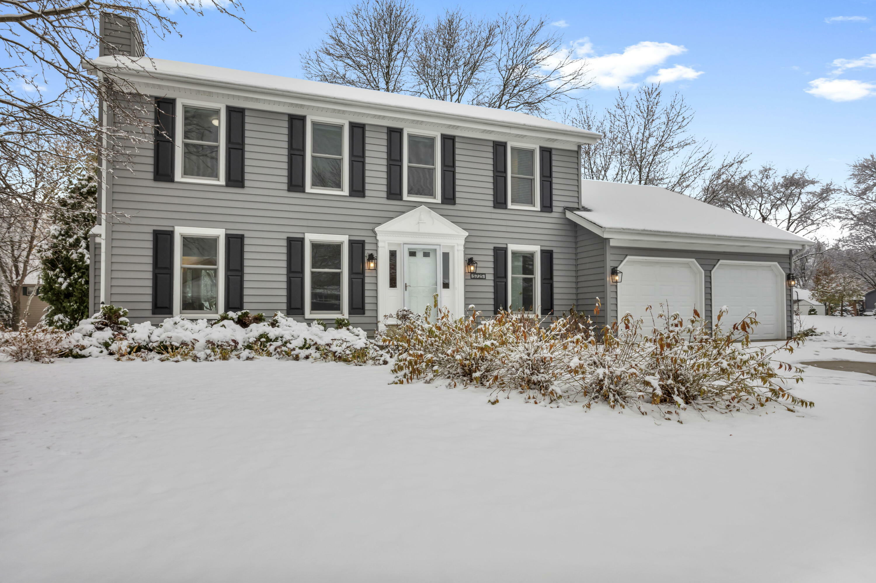 Property Photo:  5725 Gladstone Ln  WI 53129 