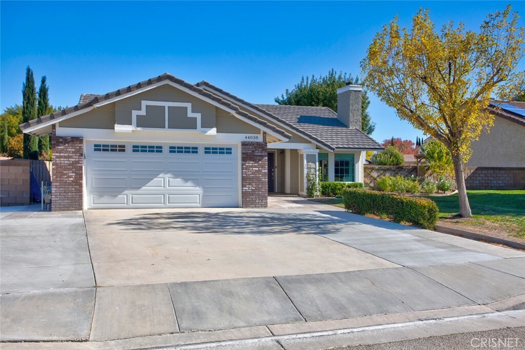 Property Photo:  44038 Colony Court  CA 93536 