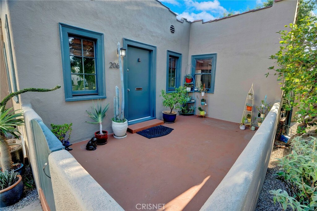 Property Photo:  206 W Elmwood Avenue  CA 91502 