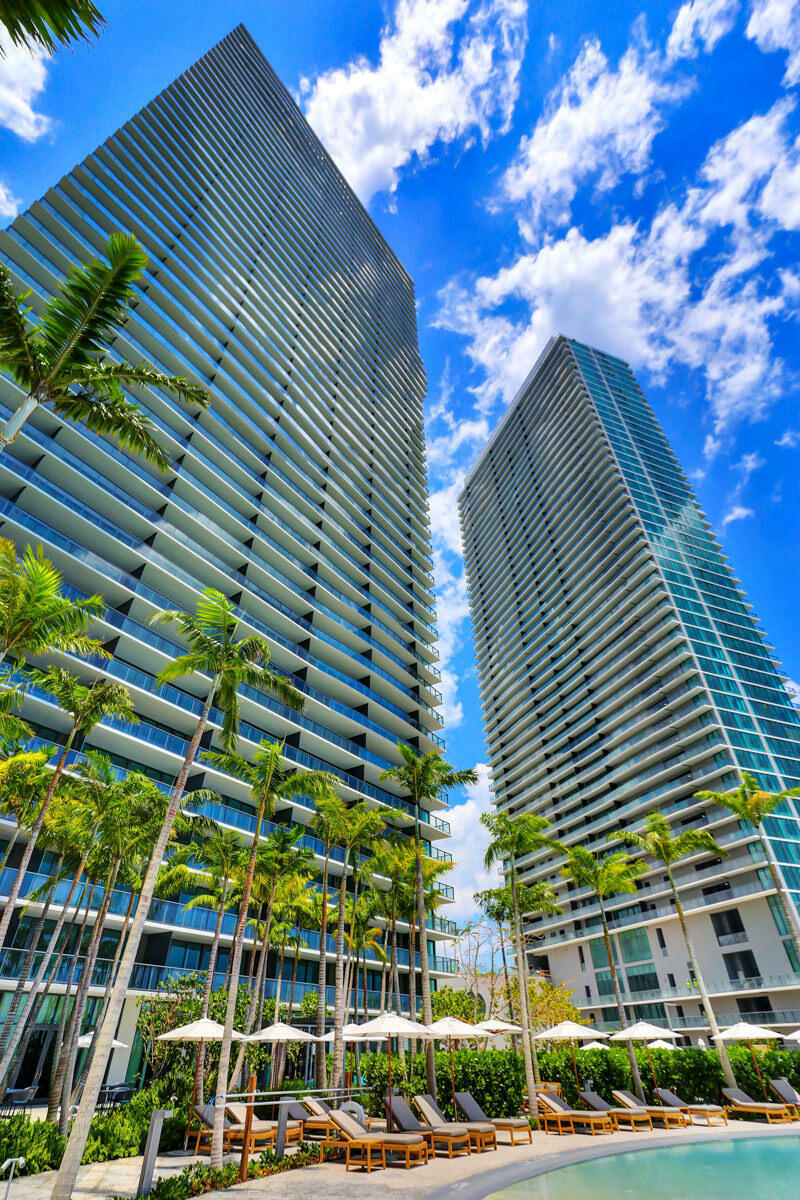 Property Photo: 480 NE 31st Street 2207 FL 33137