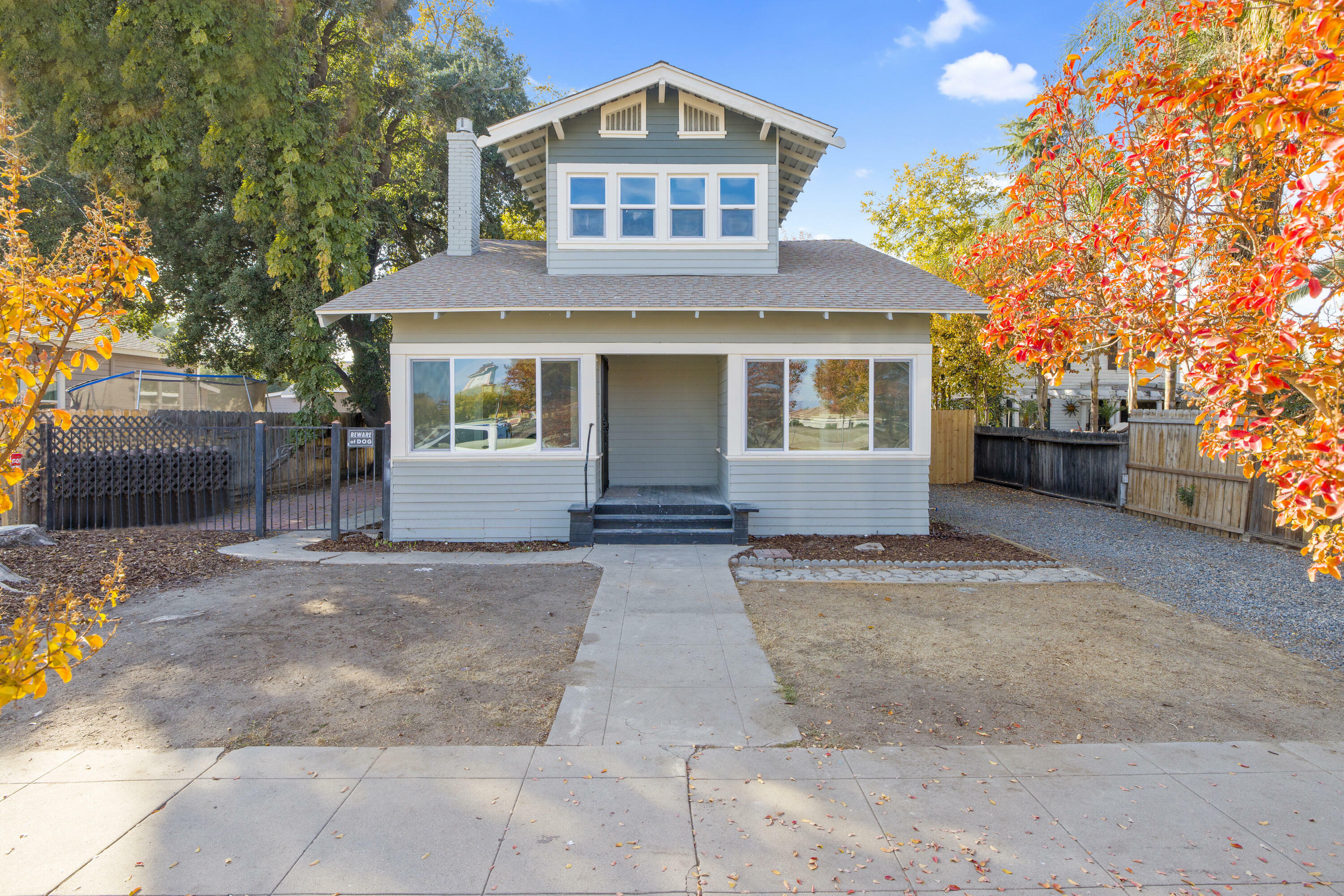 Property Photo:  225 N I Street  CA 93274 