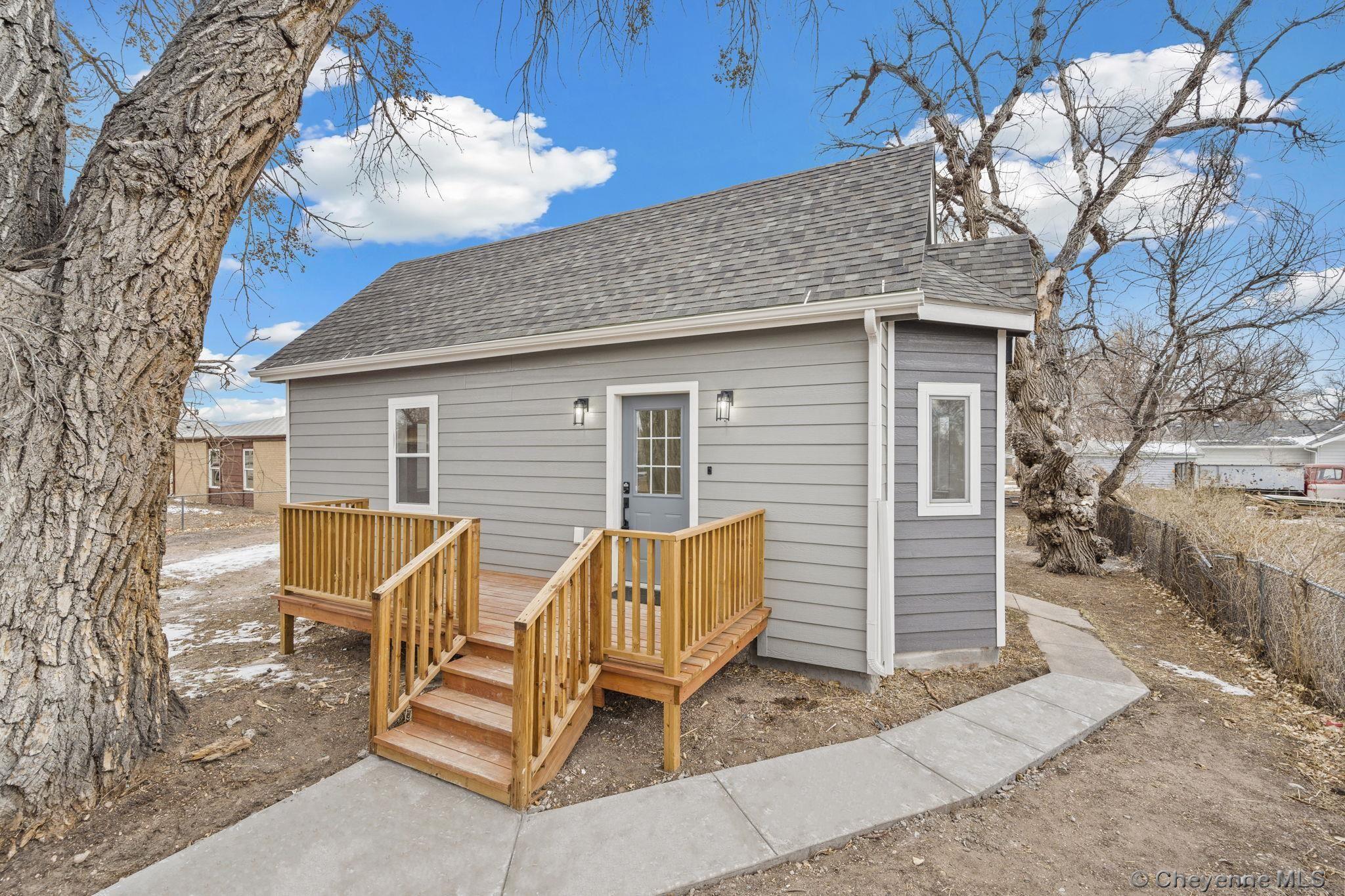 Property Photo: 1009 E 8th St WY 82007