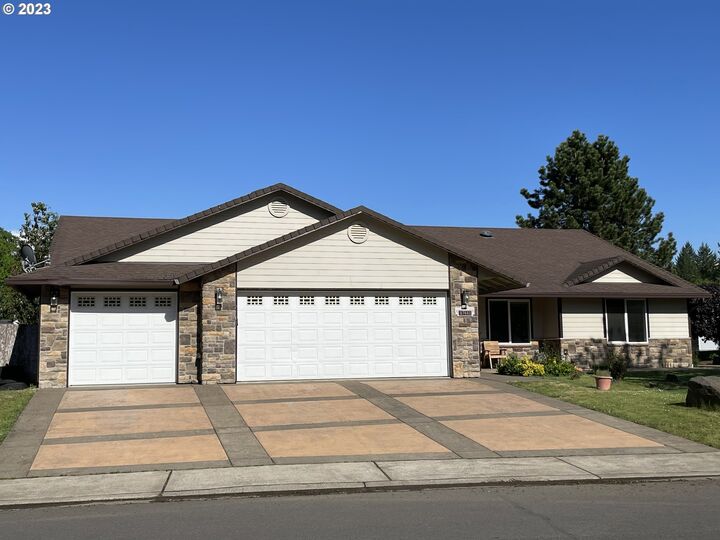 87661 Trek Dr  Veneta OR 97487 photo