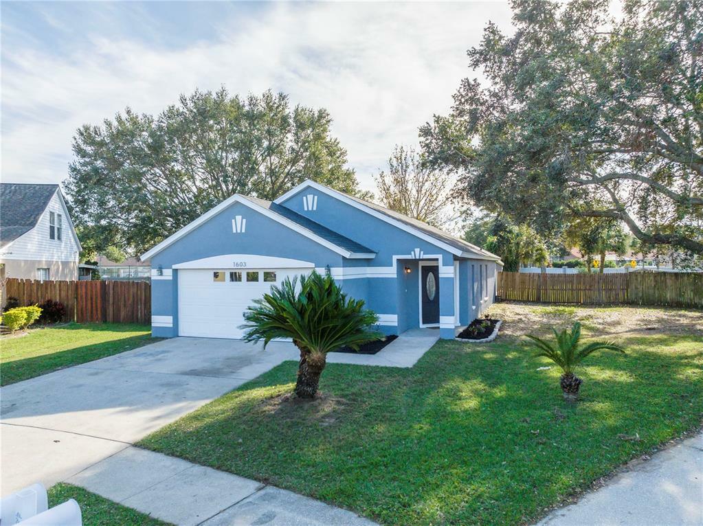 Property Photo: 1603 Tropicana Way FL 33594