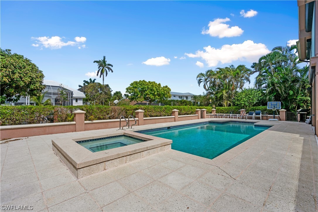 Property Photo:  425 17th Avenue S  FL 34102 