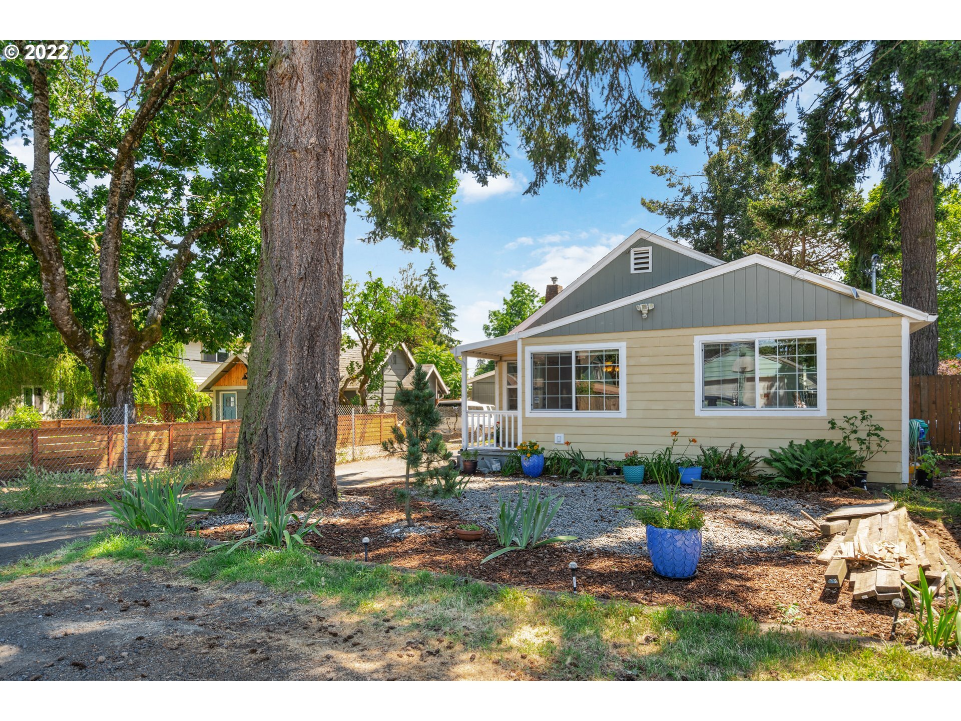 Property Photo: 6136 SE Lexington St OR 97206