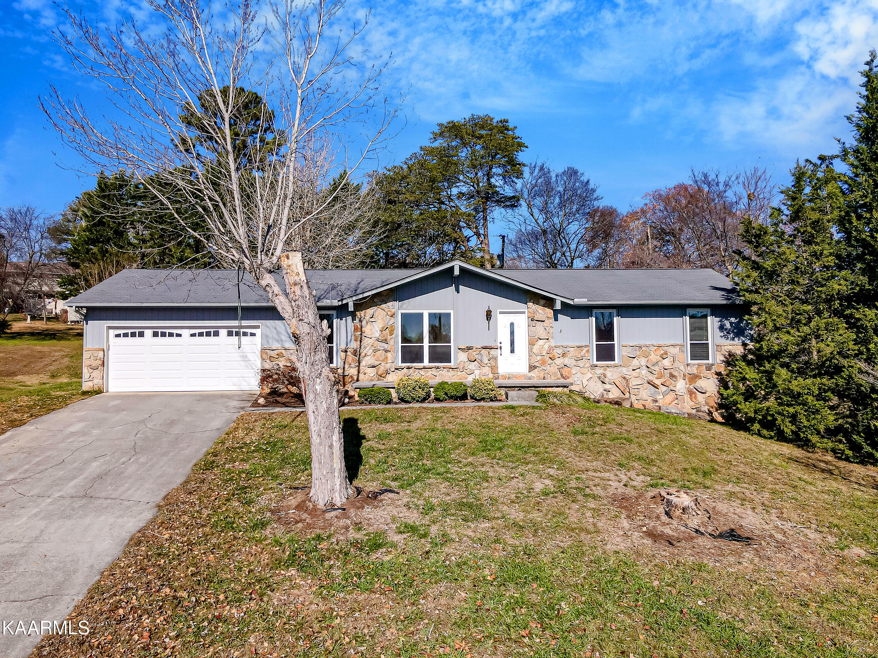 Property Photo:  1201 Southbreeze Circle  TN 37919 