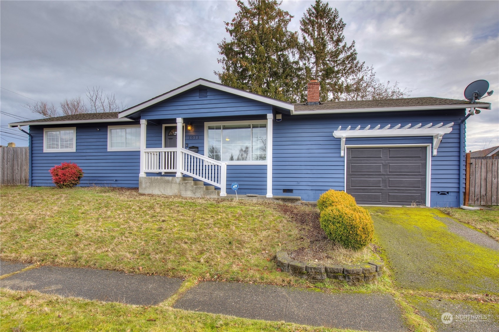 Property Photo:  1011 N Bennett Street  WA 98406 
