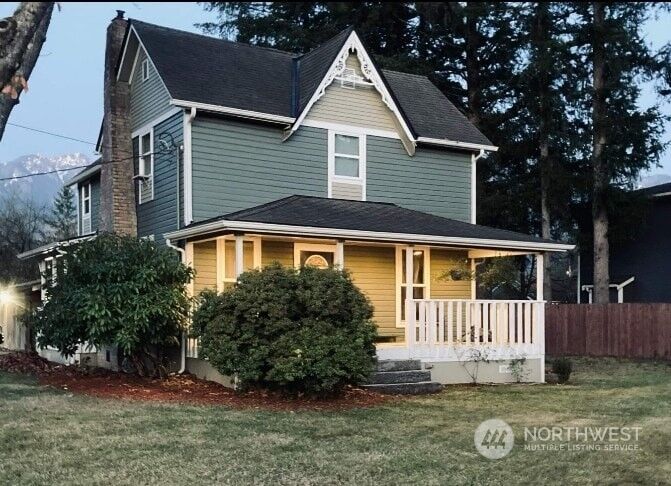 Property Photo:  703 Orchard Avenue  WA 98251 