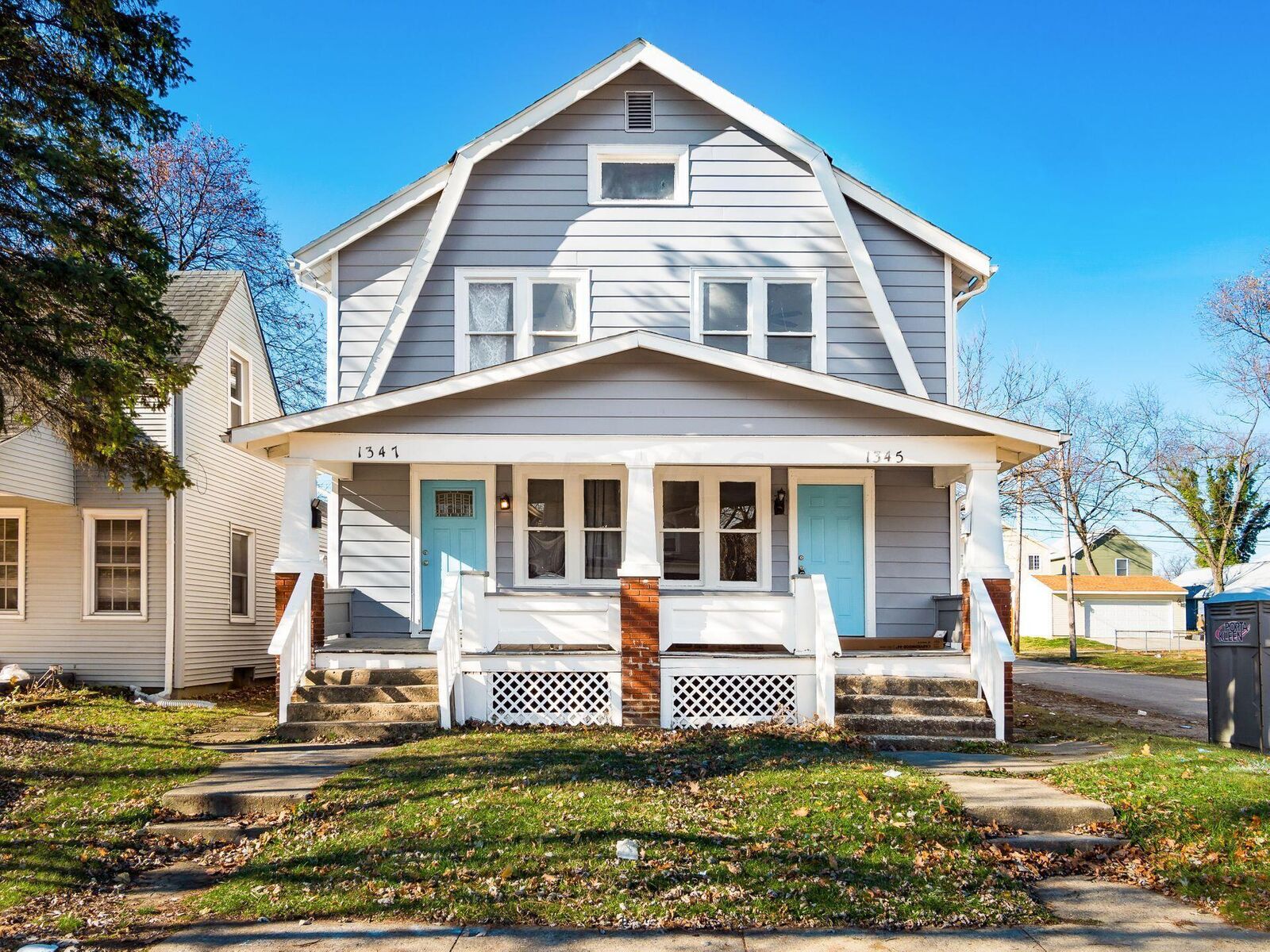 Property Photo: 1345-1347 Oakwood Avenue OH 43206