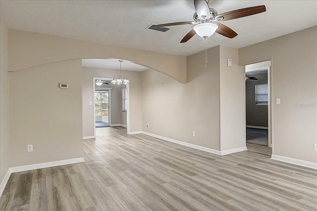 Property Photo: 2704 36th Avenue W FL 34205