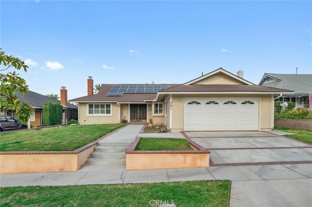 Property Photo:  301 Sandlewood Avenue  CA 90631 