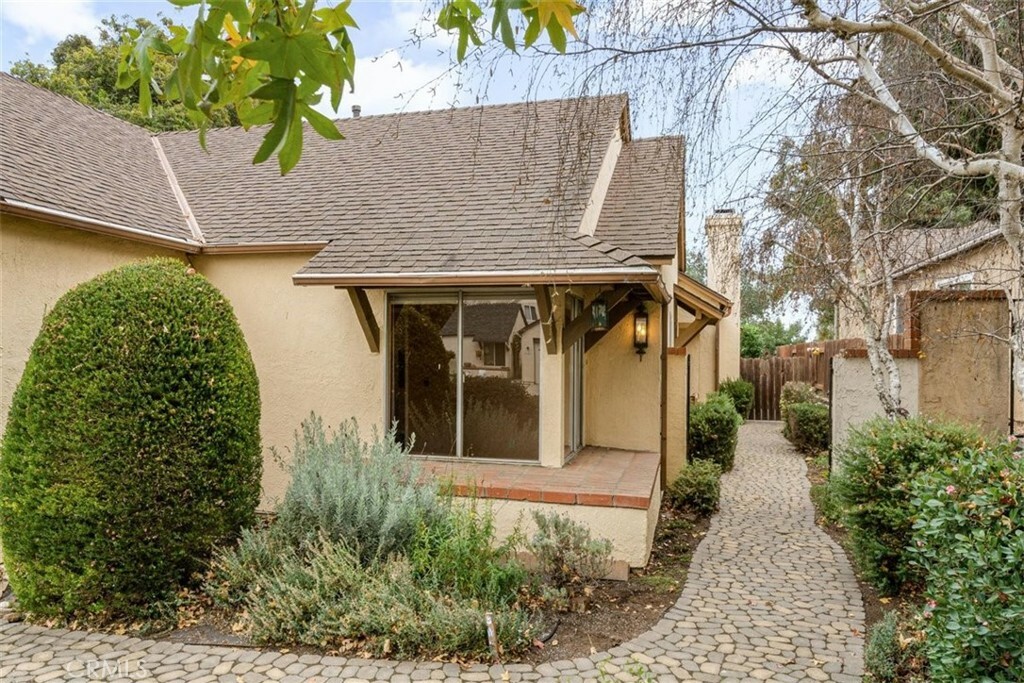 Property Photo:  1225 Descanso Street  CA 93405 