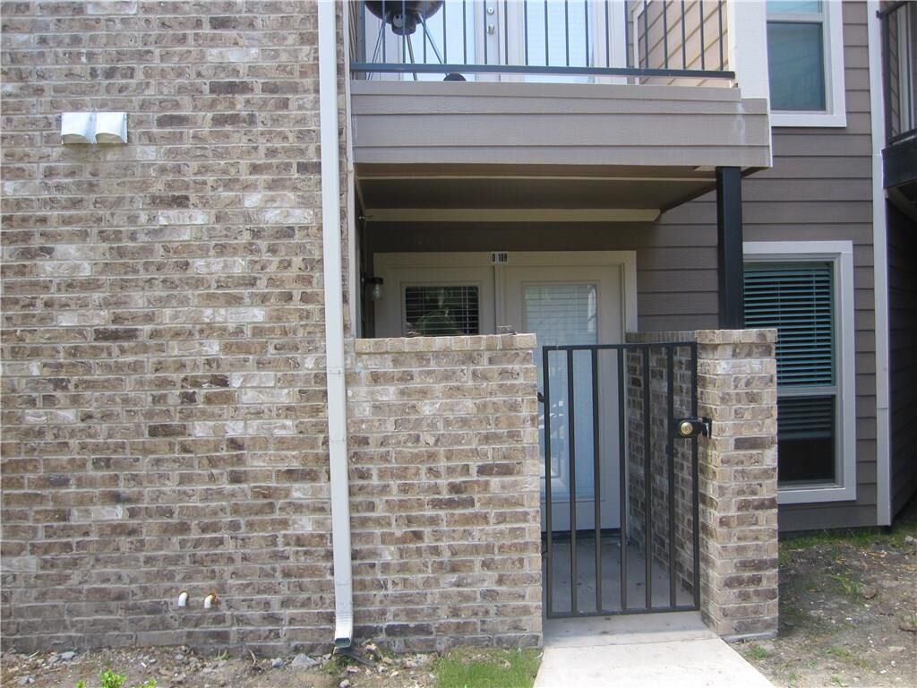 Property Photo: 9829 Walnut Street 108 TX 75243