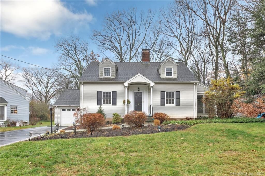 Property Photo: 8 North Forest Circle CT 06516