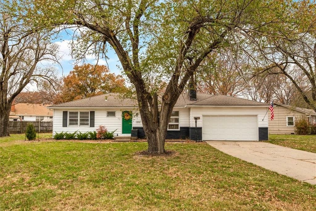 Property Photo:  637 S Troost Street  KS 66061 