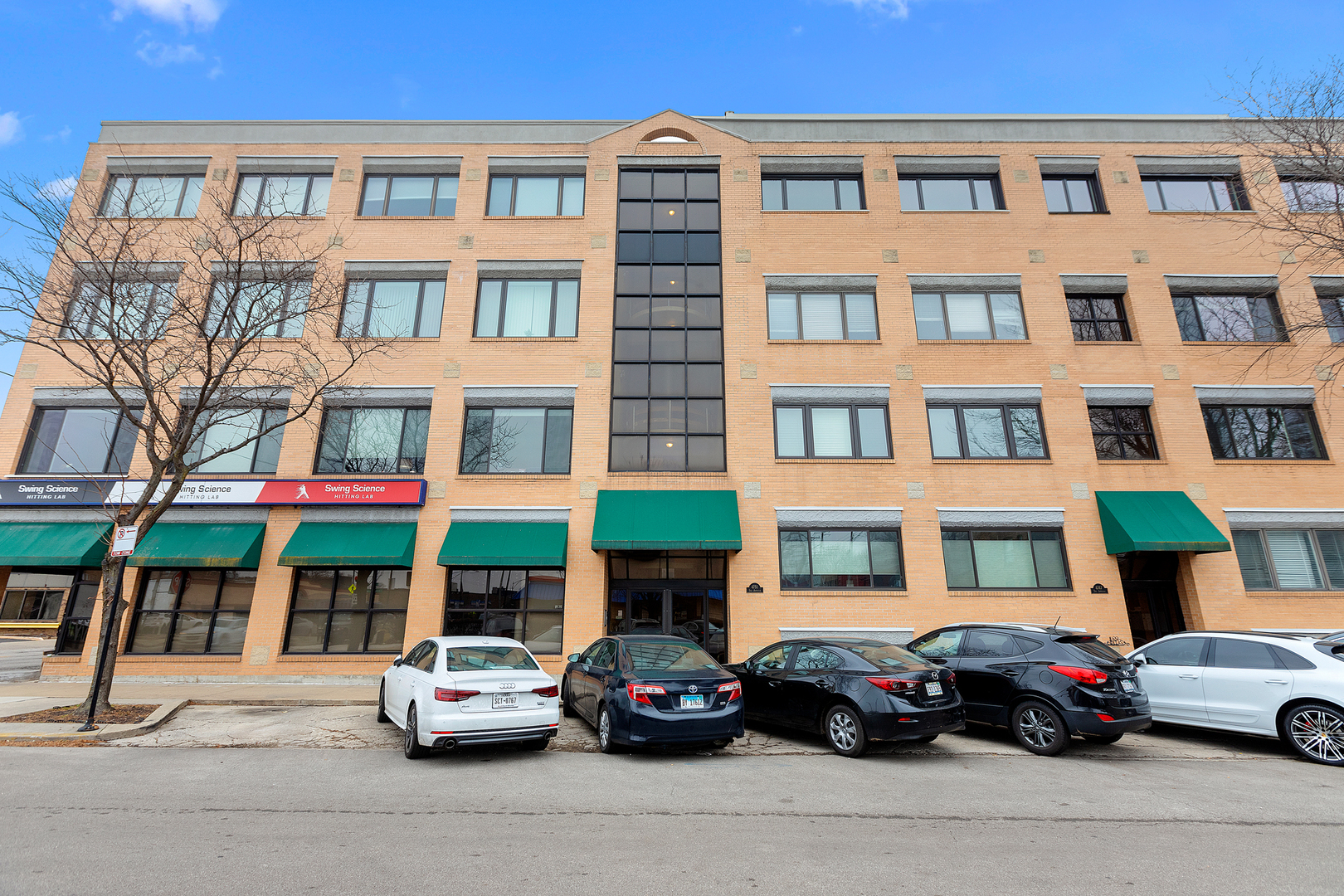 Property Photo:  4751 N Artesian Avenue 207  IL 60625 