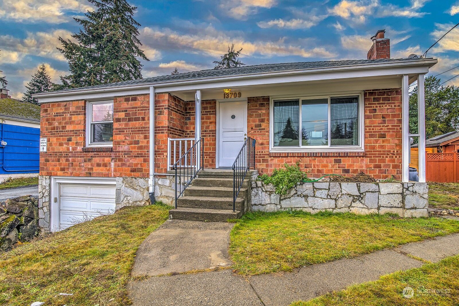 Property Photo: 13709 1st Avenue NE WA 98125