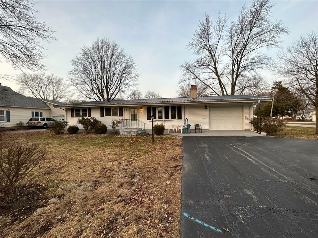 Property Photo:  206 Andrews Street  IL 62544 