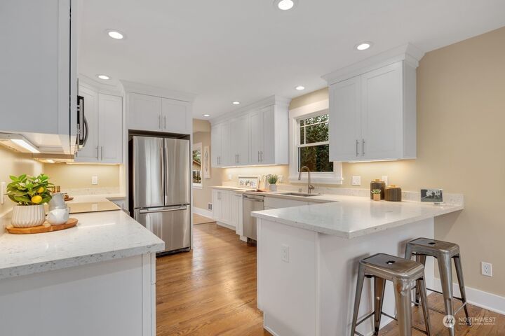 Property Photo: 6616 Fauntleroy Way SW WA 98136