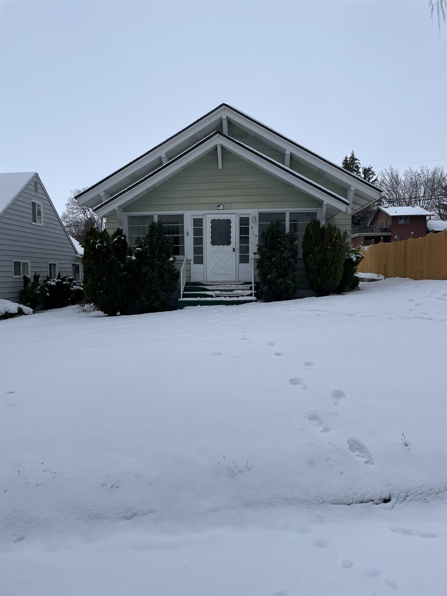 Property Photo: 117 S Leslie St WA 99033