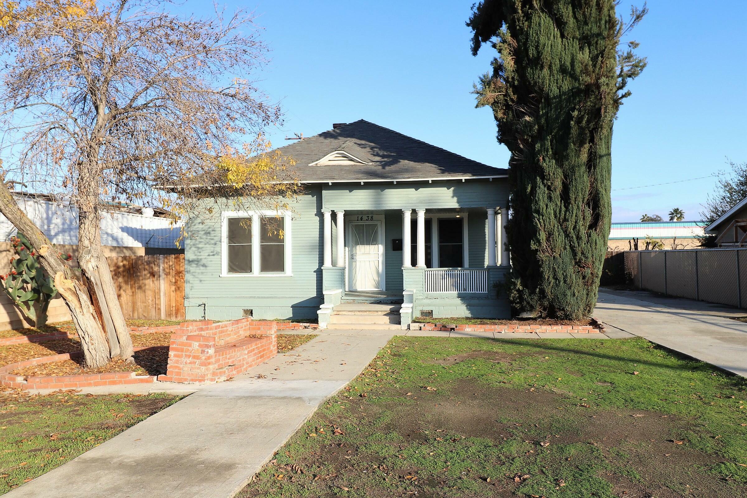 Property Photo:  1438 S Garden Street  CA 93277 