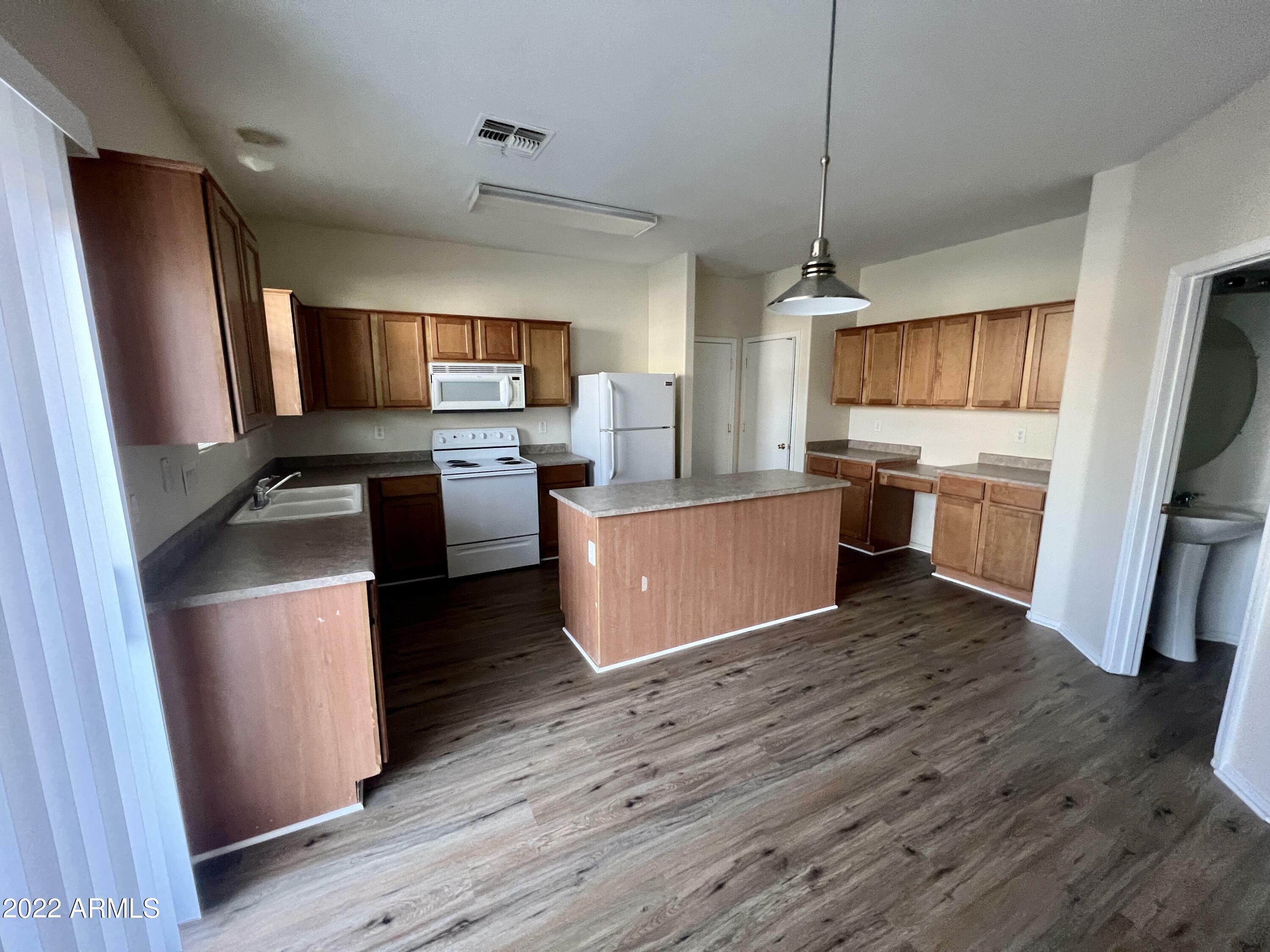 Property Photo: 3705 S 52nd Lane AZ 85043