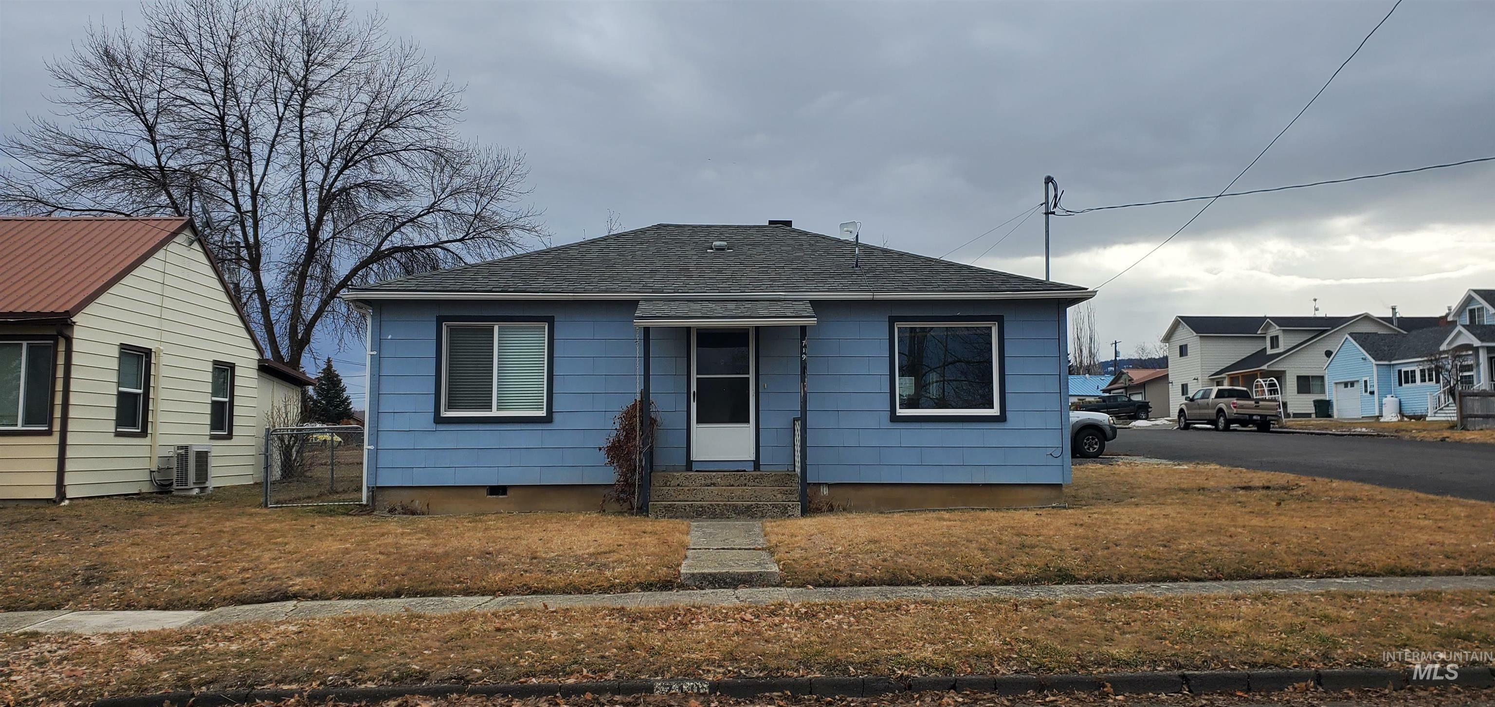 Property Photo:  719 S Meadow St Grangeville, Id 83530  ID 83530 