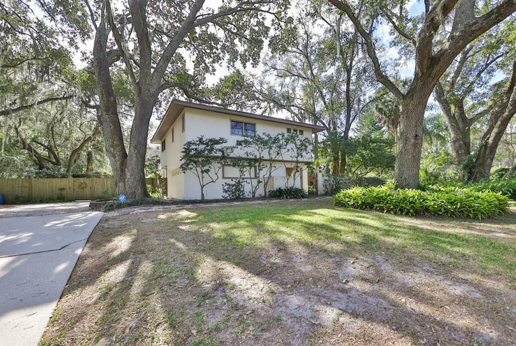 Property Photo:  6609 Whiteway Drive  FL 33617 