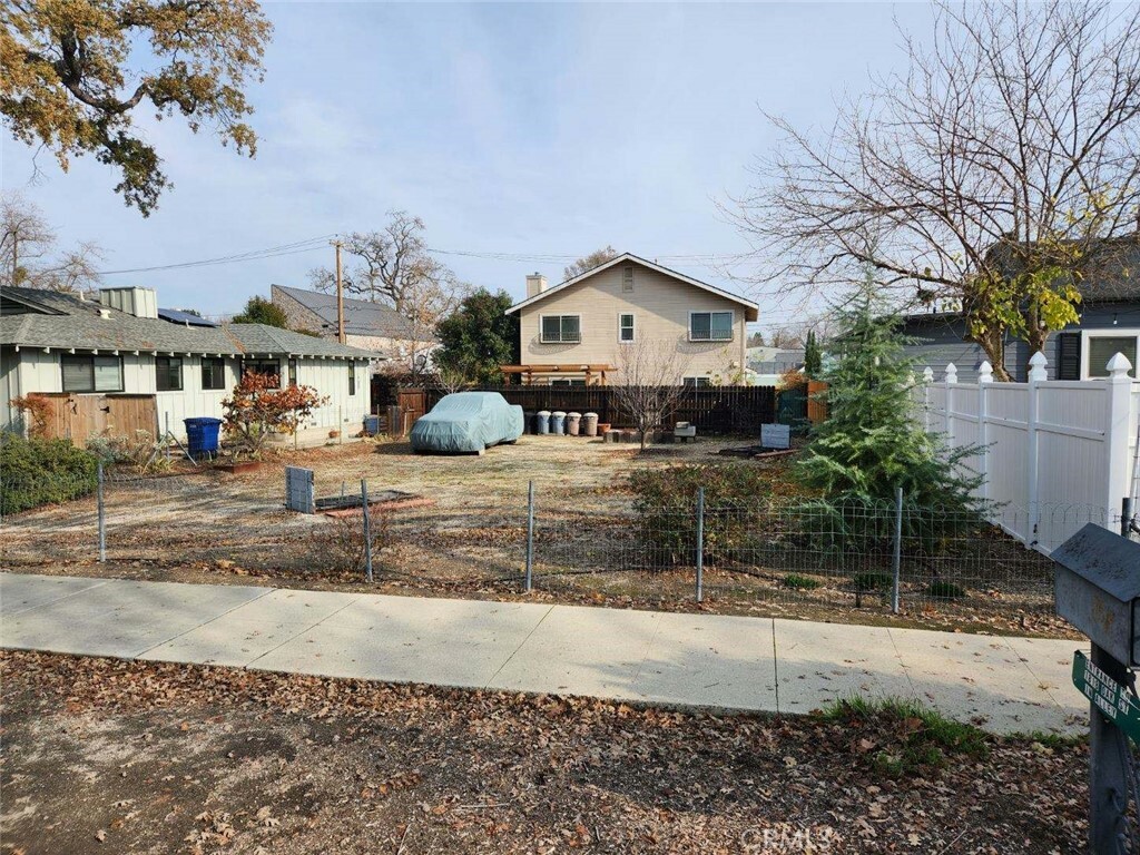 Property Photo:  1816 Oak Street  CA 93446 