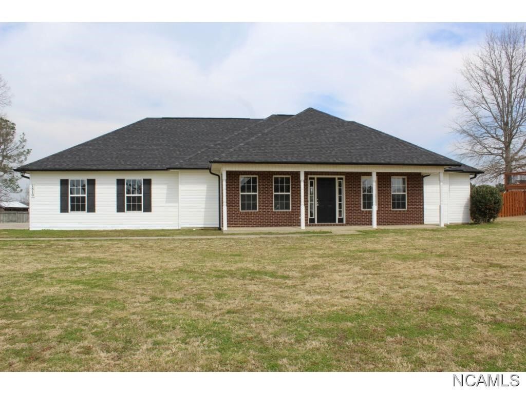 Property Photo: 1810 Fox Meadow Dr SE AL 35055
