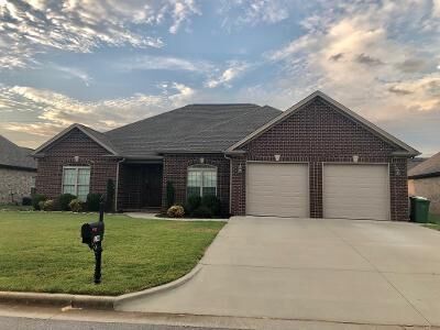 Property Photo:  104 Luanne Ln  AL 35661 - MUSCLE S 