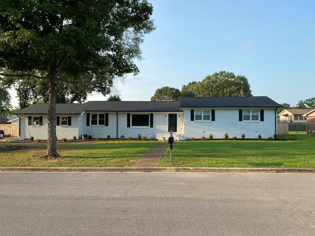 Property Photo: 2003 Virginia Ave AL 35661 - MUSCLE S