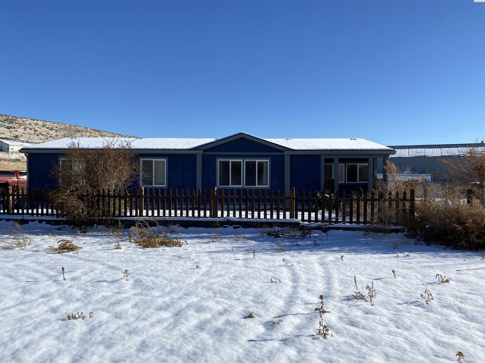 Property Photo: 64605 E Solar Pr NE WA 99320
